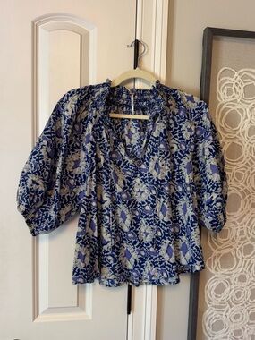Free People Blue Floral V-Neck Peasant Blouse Size Small
